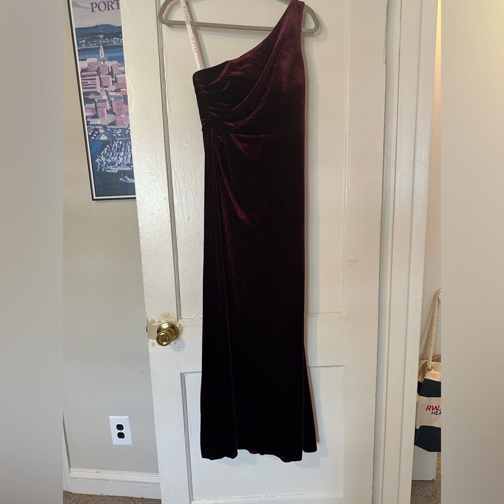 Azazie size 4 one shoulder dress, hemmed to 5’3 height. Cabernet color
